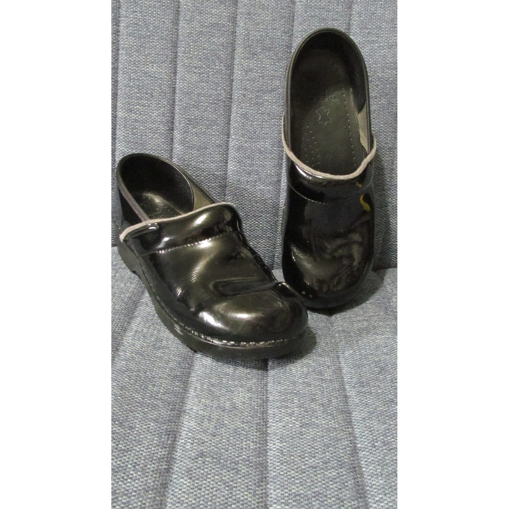 Dansko Professional Clogs Black Patent Leather Women's Shoes Size 40 EU